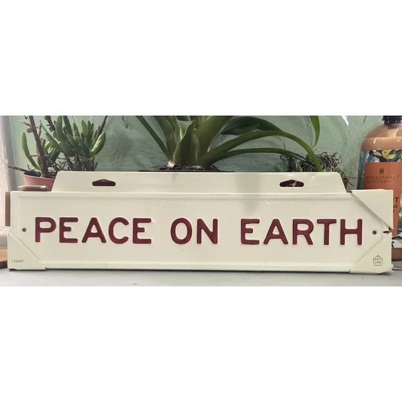 Heart And Hand Magnolia Peace On Earth Sign Metal White 19”X 4”. Condition new - Picture 1 of 3